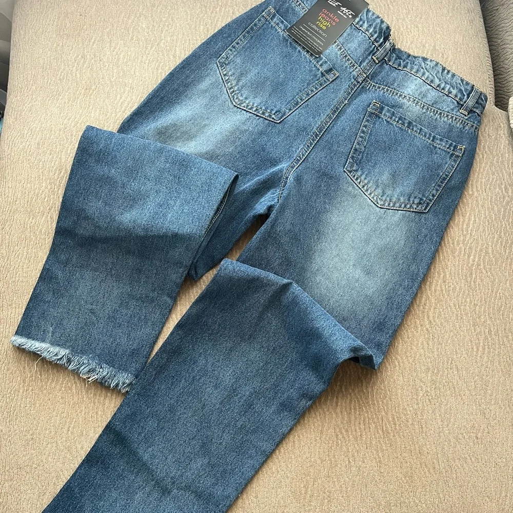 NWT Blue Ripped Jeans - Picture 6 of 6